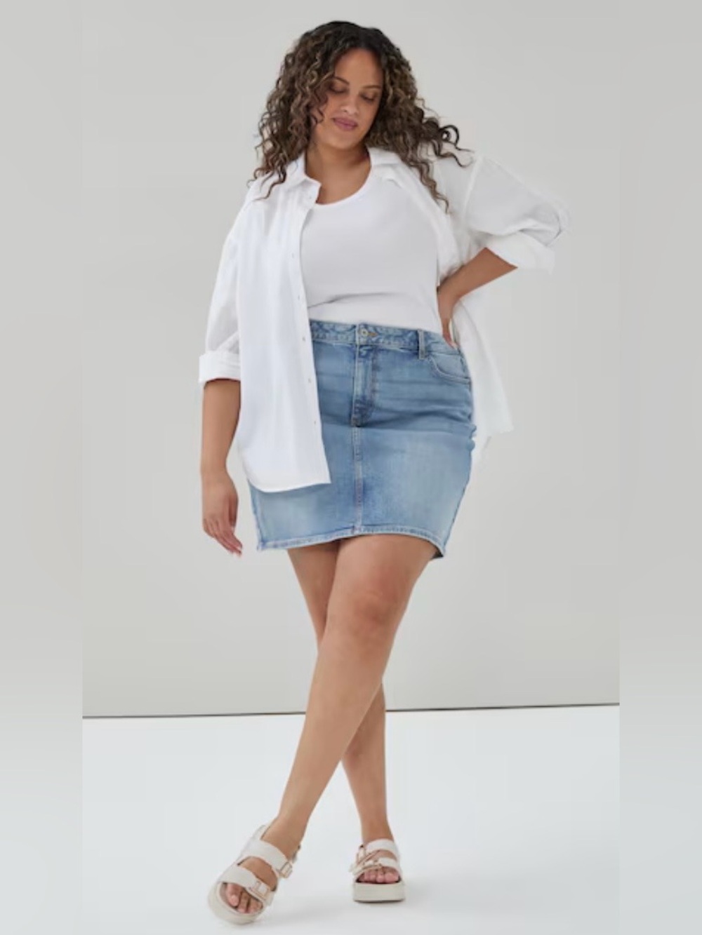 NWOT- Joe Fresh Denim Mini Skirt Size 29 (8) Light Wash Stretch